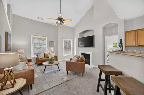 5350 Dunlay Dr #913, Sacramento, CA 95835
