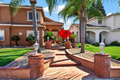 Exterior - 1824 Aberdeen Ct, Manteca, CA 95337 photo 5 of 9