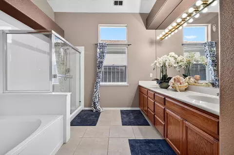 Bath - 1824 Aberdeen Ct, Manteca, CA 95337 photo 2 of 4