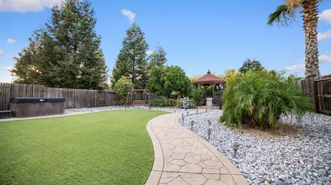 Exterior - 3931 Aplicella Ct, Manteca, CA 95337 photo 6 of 13
