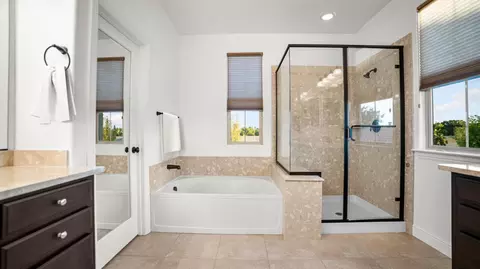 Bath - 3931 Aplicella Ct, Manteca, CA 95337 photo 6 of 7