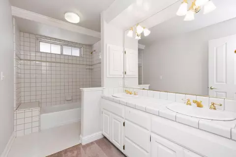 Bath - 2812 Bronzecrest St, Placerville, CA 95667 photo 1 of 3