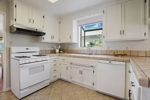 Kitchen - 1250 Coolidge Ave, Tracy, CA 95376 photo 3 of 5