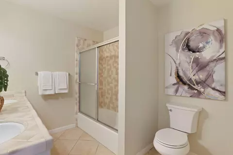 Bath - 1250 Coolidge Ave, Tracy, CA 95376 photo 2 of 3