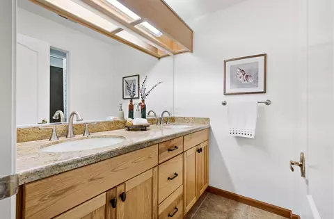 Bath - 3131 Woods Cir, Davis, CA 95616 photo 2 of 3