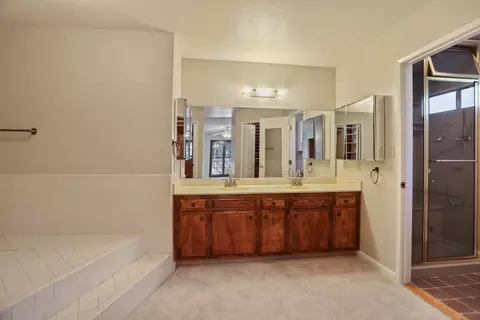Bath - 845 Independence Dr, Tracy, CA 95376 photo 4 of 7