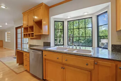 Kitchen - 845 Independence Dr, Tracy, CA 95376 photo 3 of 4