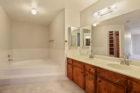 Bath - 845 Independence Dr, Tracy, CA 95376 photo 7 of 7