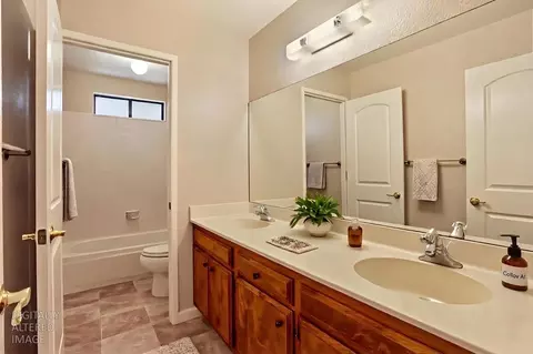 Bath - 845 Independence Dr, Tracy, CA 95376 photo 1 of 7