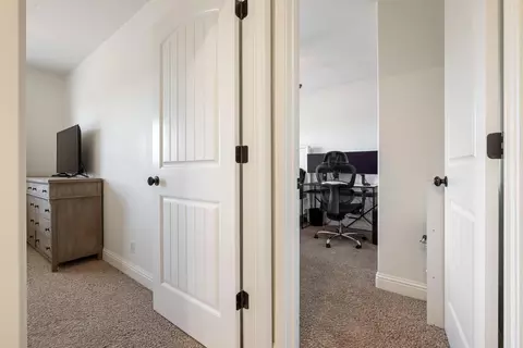Entry Way - 3213 Hillglen Ave, Modesto, CA 95355 photo 8 of 9