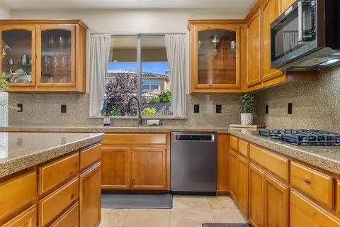 Kitchen - 3213 Hillglen Ave, Modesto, CA 95355 photo 3 of 6