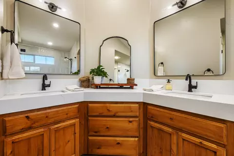 Bath - 3213 Hillglen Ave, Modesto, CA 95355 photo 5 of 7