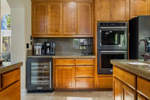 Kitchen - 3213 Hillglen Ave, Modesto, CA 95355 photo 6 of 6