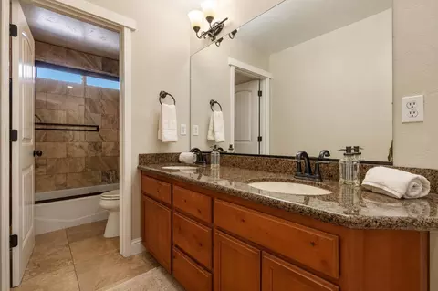 Bath - 3213 Hillglen Ave, Modesto, CA 95355 photo 3 of 7