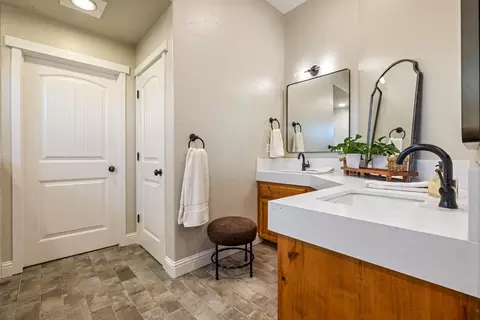 Bath - 3213 Hillglen Ave, Modesto, CA 95355 photo 4 of 7
