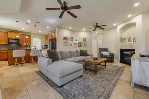 Living - 3213 Hillglen Ave, Modesto, CA 95355 photo 2 of 3