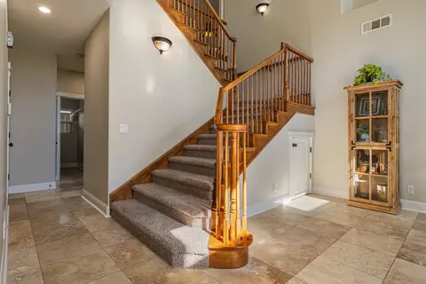 Entry Way - 3213 Hillglen Ave, Modesto, CA 95355 photo 5 of 9