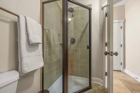 Bath - 3213 Hillglen Ave, Modesto, CA 95355 photo 2 of 7