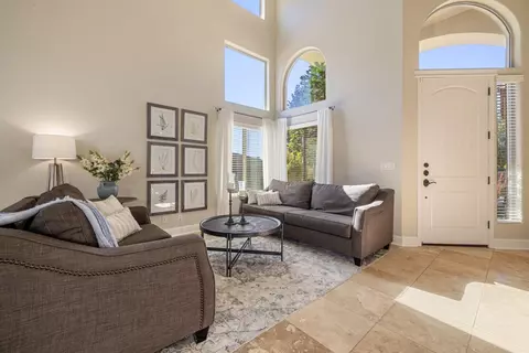 Entry Way - 3213 Hillglen Ave, Modesto, CA 95355 photo 3 of 9