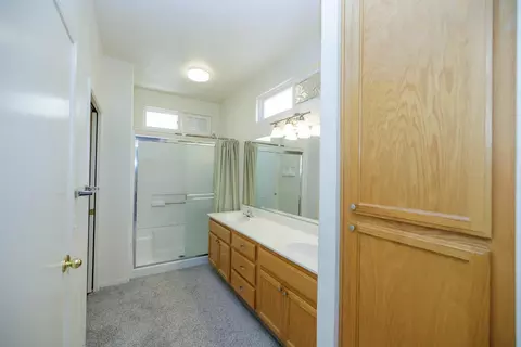 Bath - 3377 Four Seasons Dr, Turlock, CA 95382 photo 1 of 3