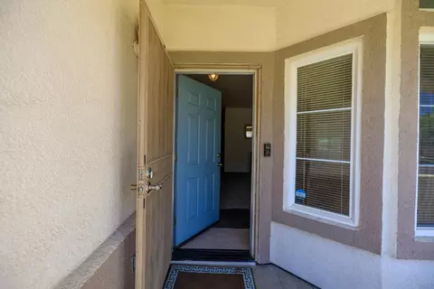 Entry Way - 3377 Four Seasons Dr, Turlock, CA 95382 photo 1 of 4