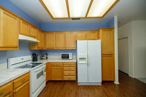 Kitchen - 3377 Four Seasons Dr, Turlock, CA 95382 photo 3 of 4