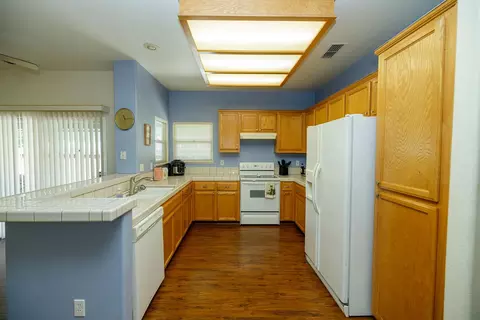 Kitchen - 3377 Four Seasons Dr, Turlock, CA 95382 photo 2 of 4