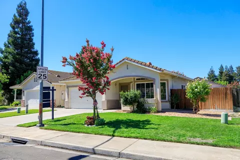 Exterior - 3377 Four Seasons Dr, Turlock, CA 95382 photo 2 of 13
