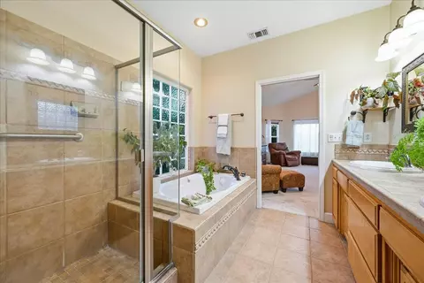 Bath - 12757 Greenbrook Loop, Penn Valley, CA 95946 photo 3 of 4