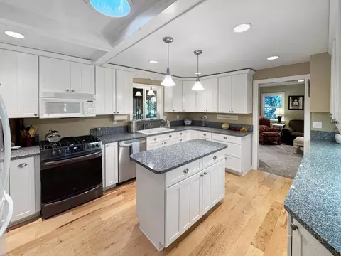 Kitchen - 13614 Wheeler Acres Rd, Grass Valley, CA 95949 photo 1 of 3