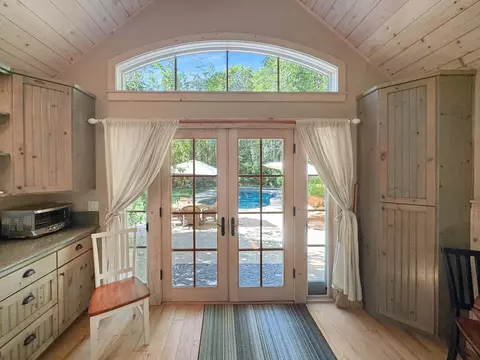 Entry Way - 13614 Wheeler Acres Rd, Grass Valley, CA 95949 photo 2 of 2