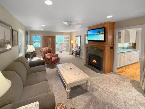 Living - 13614 Wheeler Acres Rd, Grass Valley, CA 95949 photo 2 of 4