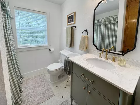 Bath - 13614 Wheeler Acres Rd, Grass Valley, CA 95949 photo 1 of 7