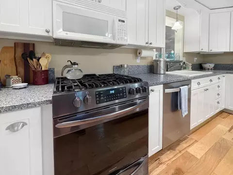 Kitchen - 13614 Wheeler Acres Rd, Grass Valley, CA 95949 photo 2 of 3