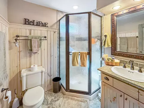 Bath - 13614 Wheeler Acres Rd, Grass Valley, CA 95949 photo 7 of 7