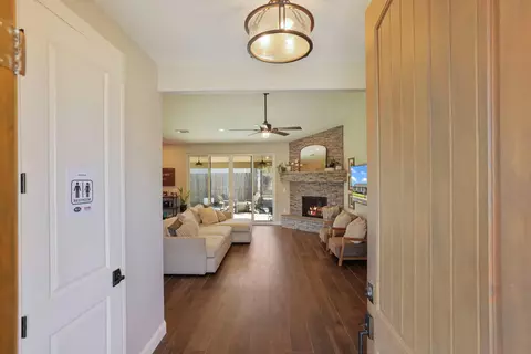 Entry Way - 583 Pestana Ave, Manteca, CA 95336 photo 2 of 6