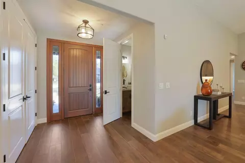 Entry Way - 583 Pestana Ave, Manteca, CA 95336 photo 3 of 6