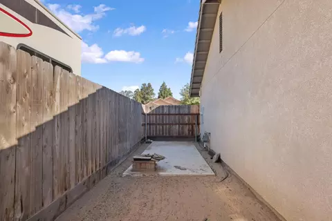 Exterior - 583 Pestana Ave, Manteca, CA 95336 photo 5 of 7