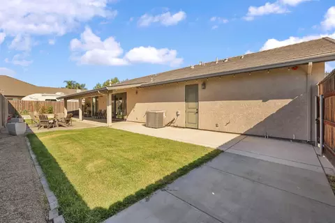Exterior - 583 Pestana Ave, Manteca, CA 95336 photo 6 of 7