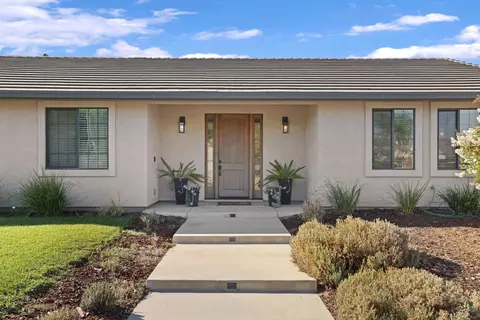 Exterior - 583 Pestana Ave, Manteca, CA 95336 photo 4 of 7