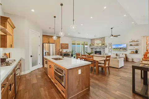 Kitchen - 583 Pestana Ave, Manteca, CA 95336 photo 3 of 6