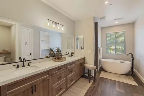 Bath - 583 Pestana Ave, Manteca, CA 95336 photo 1 of 8