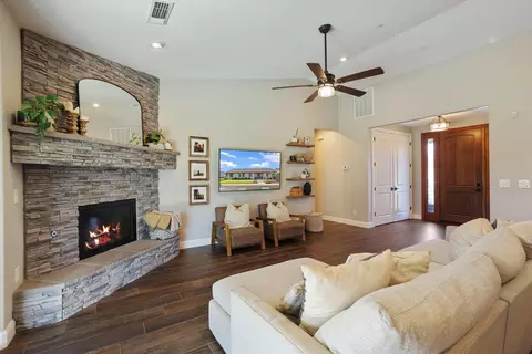 Living - 583 Pestana Ave, Manteca, CA 95336 photo 1 of 2