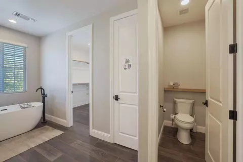 Entry Way - 583 Pestana Ave, Manteca, CA 95336 photo 6 of 6