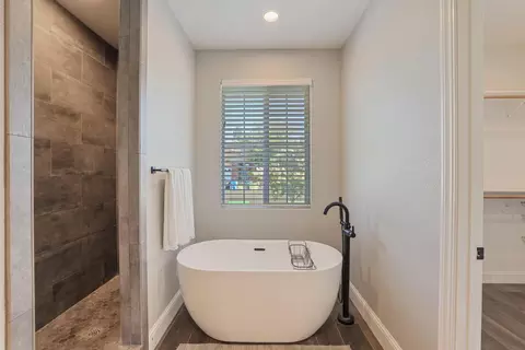 Bath - 583 Pestana Ave, Manteca, CA 95336 photo 5 of 8