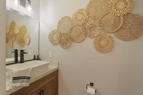 Bath - 583 Pestana Ave, Manteca, CA 95336 photo 2 of 8