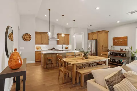 Entry Way - 583 Pestana Ave, Manteca, CA 95336 photo 4 of 6