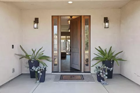 Entry Way - 583 Pestana Ave, Manteca, CA 95336 photo 1 of 6