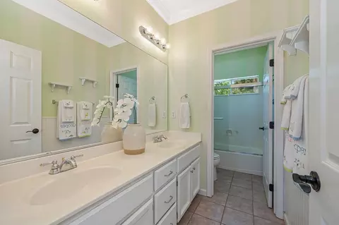 Bath - 5221 Thor Ct, Rocklin, CA 95765 photo 2 of 5