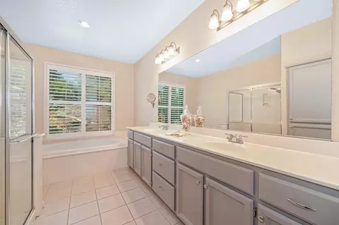 Bath - 5221 Thor Ct, Rocklin, CA 95765 photo 3 of 5